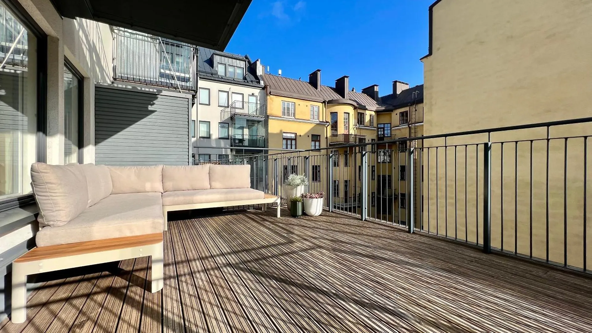 Modern Apartment With Private Terrace Helsinki